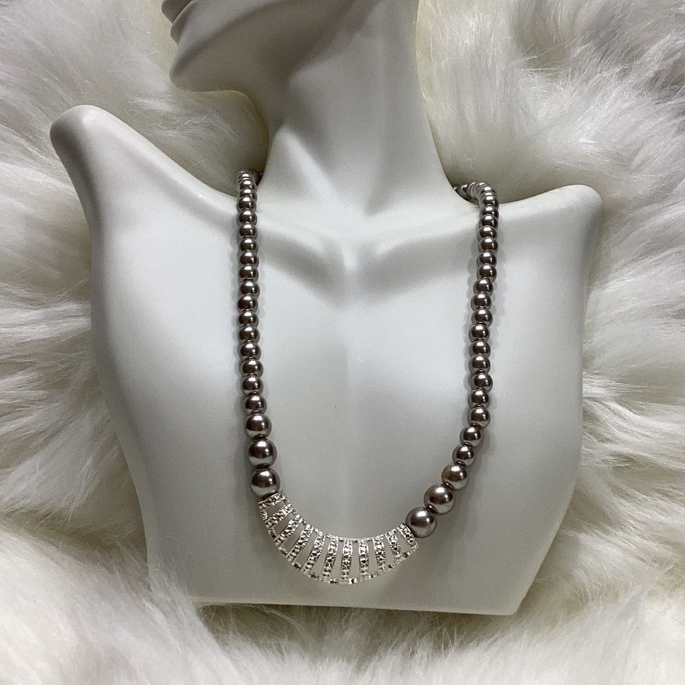 VINTAGE FAUX PEARL NECKLACE